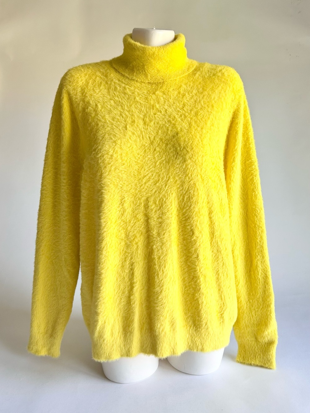 New Halogen Soft Turtleneck Fuzzy Sweater in Bright Yellow Nylon size XL